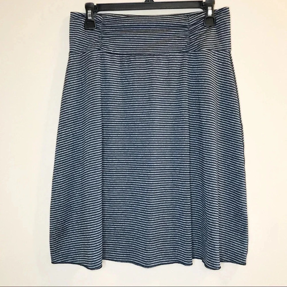 Tranquility by Colorado Clothing Co. Grey Black Striped Skirt Active Small - Picture 1 of 6